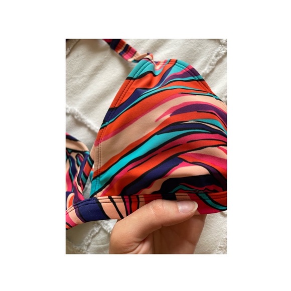 Roxy - Colorful Bikini Set - Picture 3 of 9